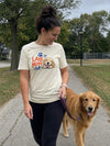 une femme avec un t-shirt Lab mom
